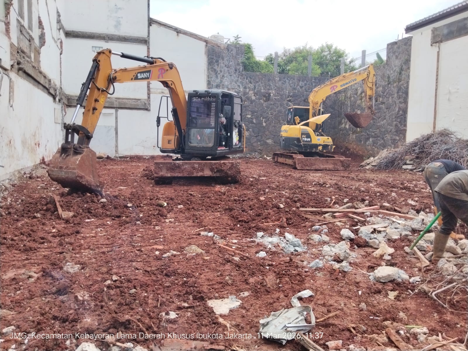 perataan tanah dengan exavator